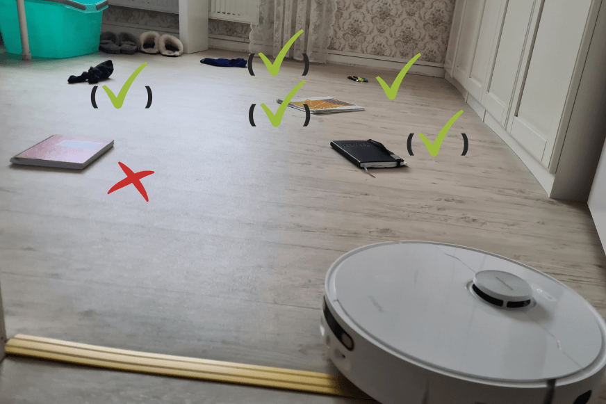 Das Ergebnis des Hinderniserkennungstests bei flachen Objekten des Dreame L10s Ultra ist zu sehen.